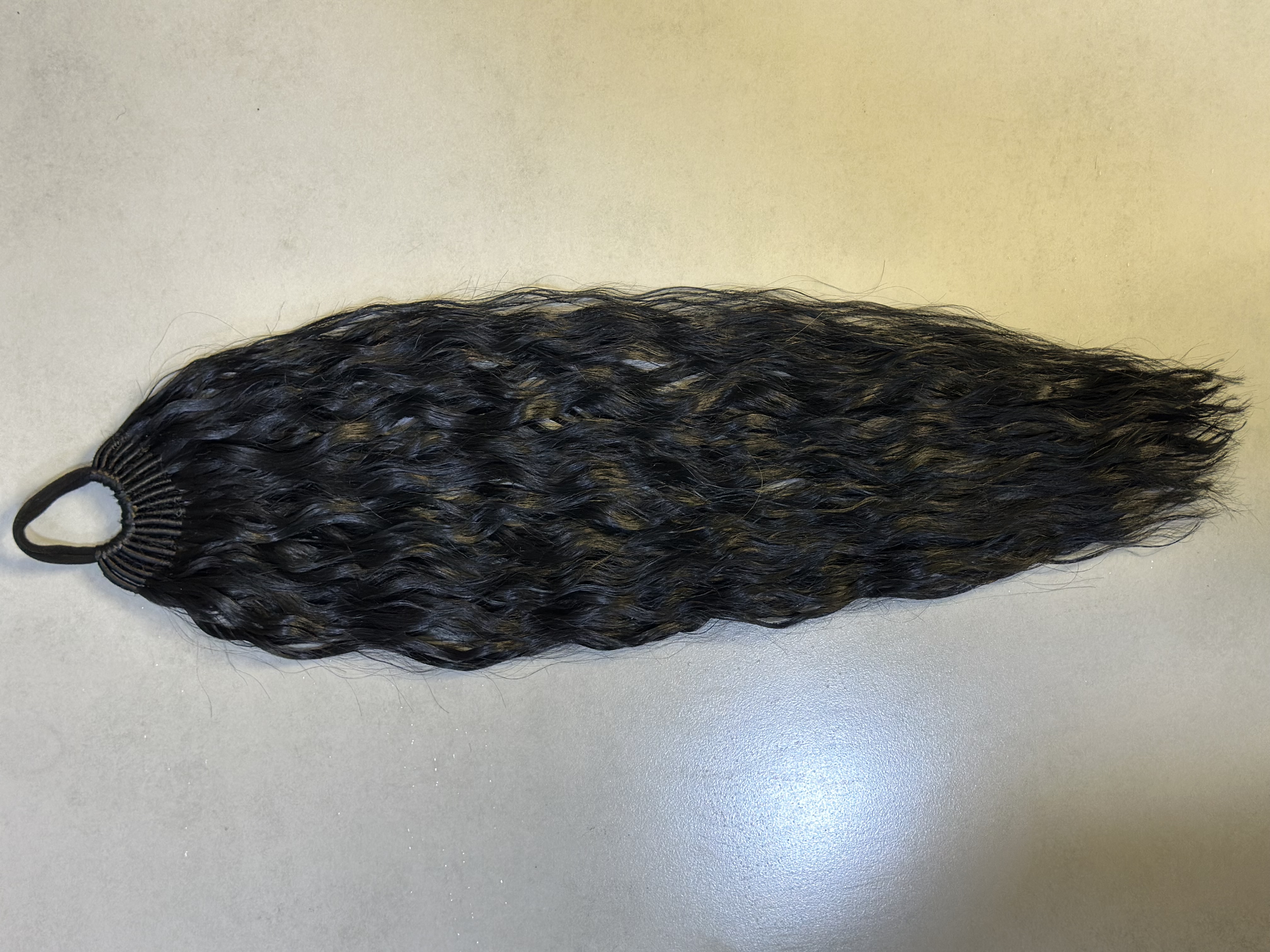 دم اسبی مشکی پر کلاغی قد ۶۰ سانت فر