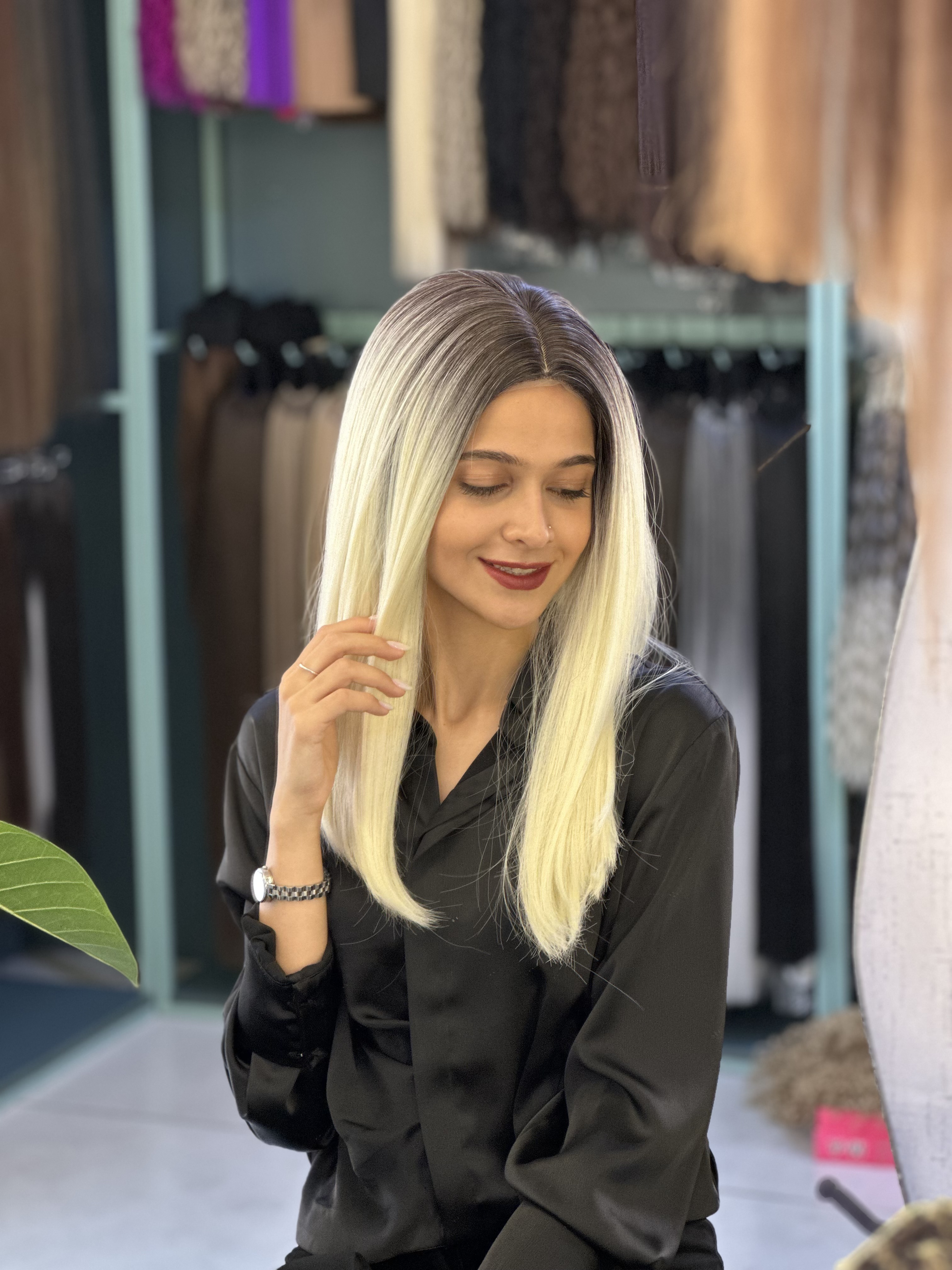 کلاه گیس صاف فرق متحرک وارداتی امبره مشکی بلوند کد R4/613